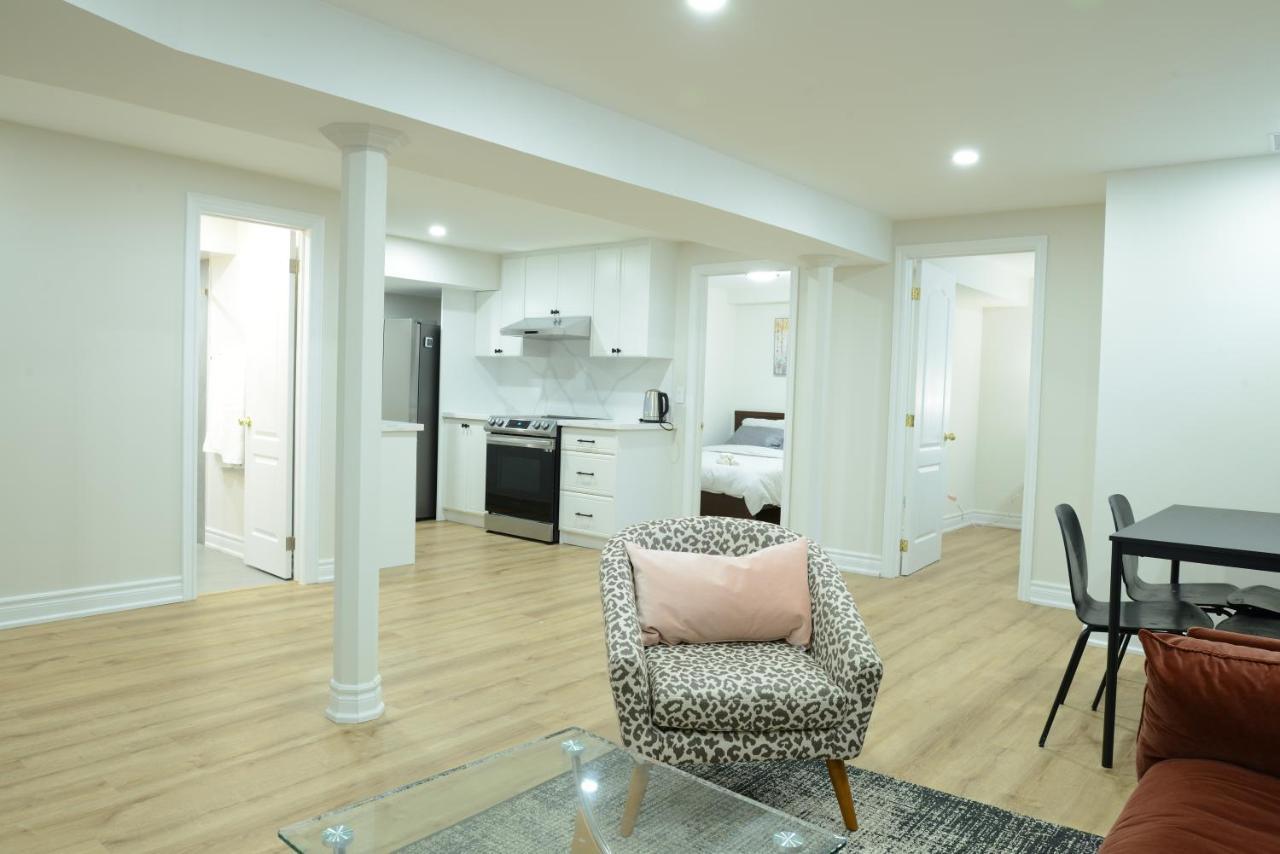 Spacious 2-Bed-Room Near Yonge & Major Mackenzie ริชมอนด์ฮิลล์ ภายนอก รูปภาพ