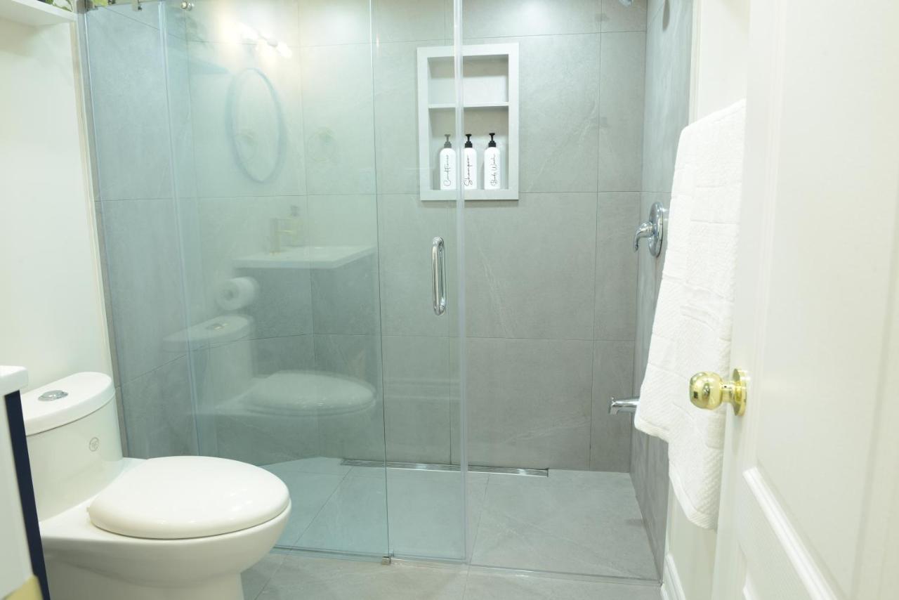 Spacious 2-Bed-Room Near Yonge & Major Mackenzie ริชมอนด์ฮิลล์ ภายนอก รูปภาพ